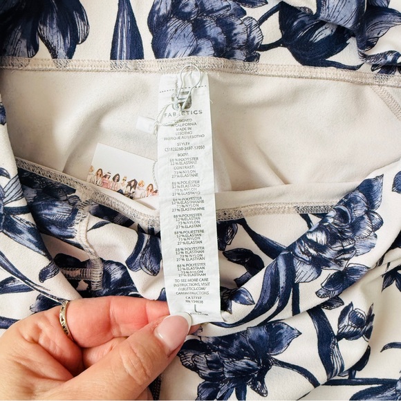 Fabletics Define PowerHold High-Waisted Capri ADALIA Floral Blue & White LARGE - Picture 7 of 12